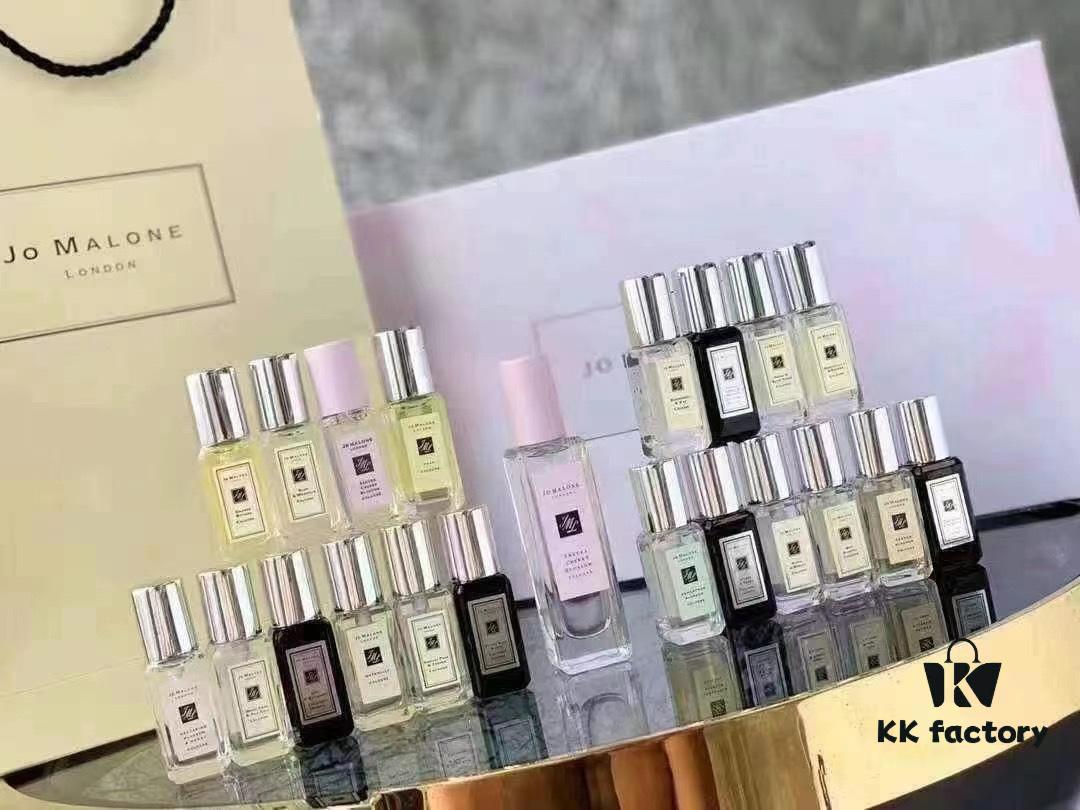 Jo Malone 21-Piece Collector's Edition Set with Retail Tote Bag, Including 1 x 30ml Cherry Blossom and 20 x 9ml Mini Fragrances in Assorted Signature Scents