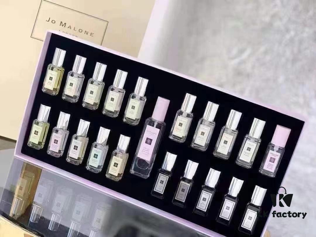 Jo Malone 21-Piece Collector's Edition Set with Retail Tote Bag, Including 1 x 30ml Cherry Blossom and 20 x 9ml Mini Fragrances in Assorted Signature Scents