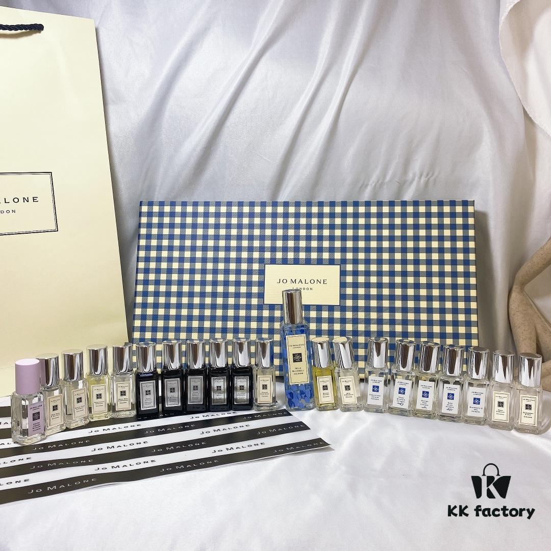 Jo Malone 21-Piece Limited Edition Blue Plaid Collection with Retail Shopping Bag