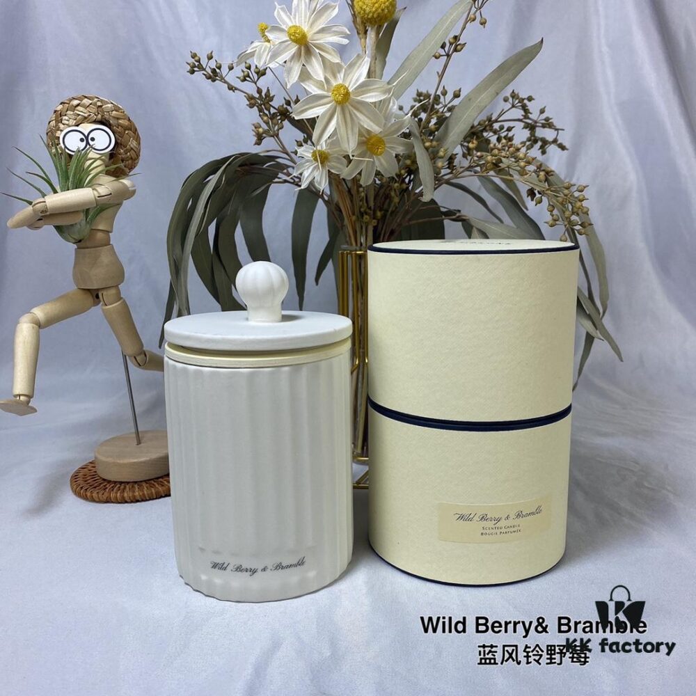 Blue Wind Bell Wild Berry Candle