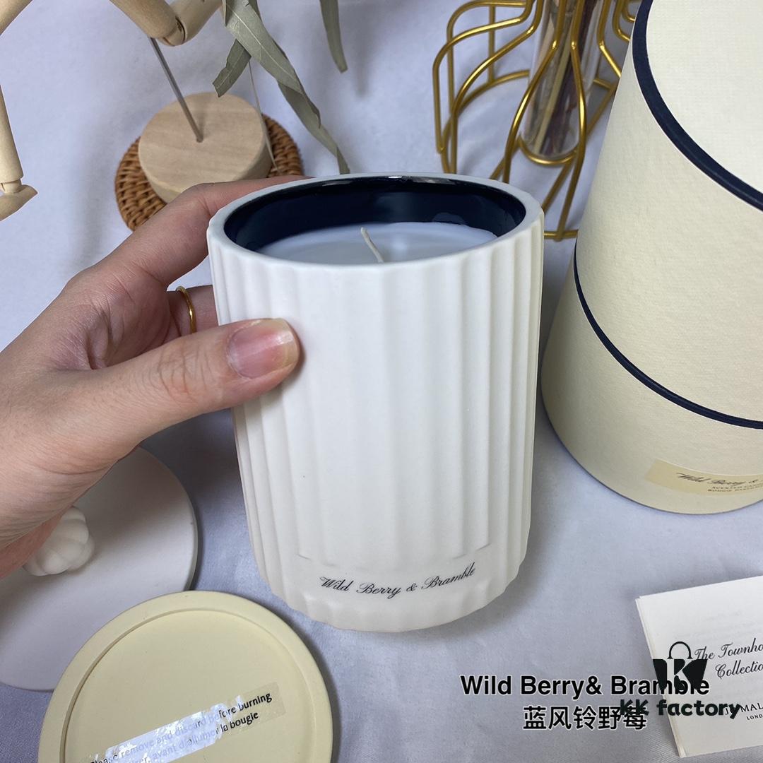 Blue Wind Bell Wild Berry Candle