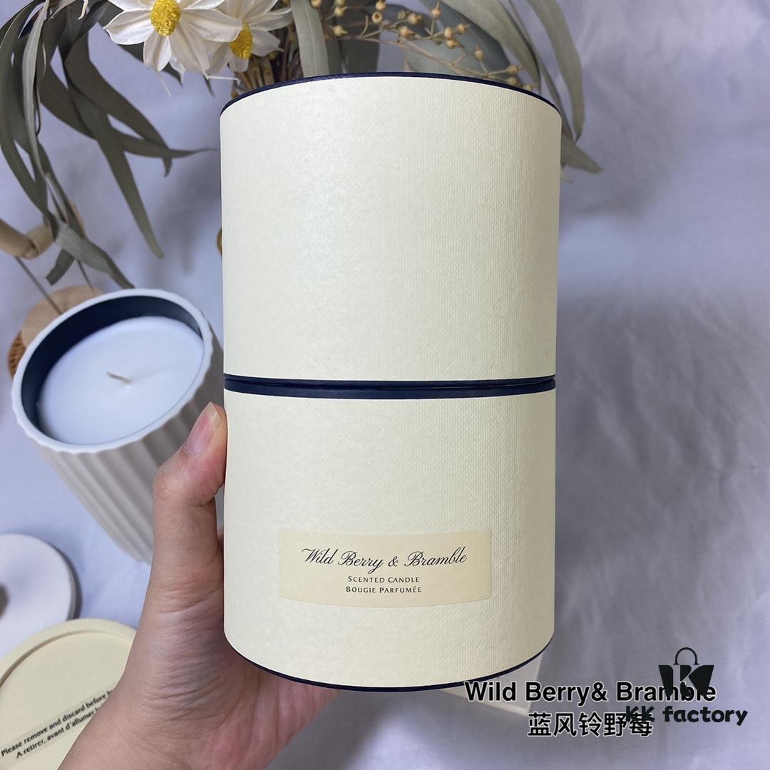 Blue Wind Bell Wild Berry Candle