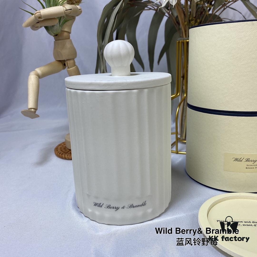 Blue Wind Bell Wild Berry Candle