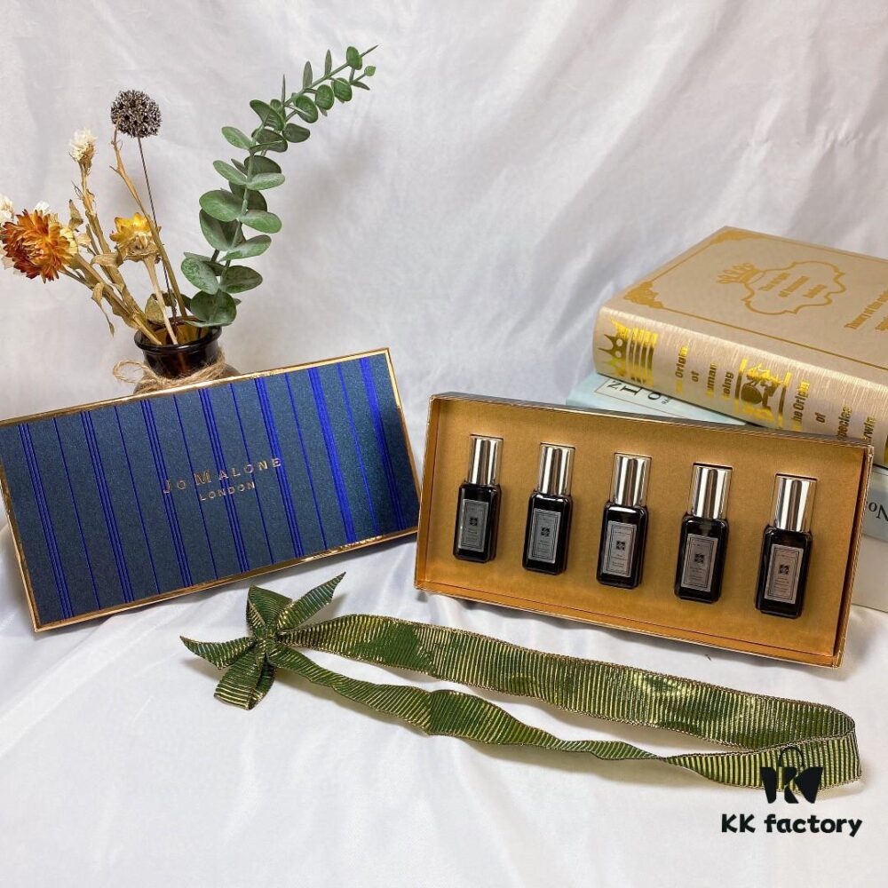 Jo Malone Boutique Blue Box Black Bottle 5-Piece Set, 5 x 9ml with Spray Caps, Mini Q-Size Sample Collection
