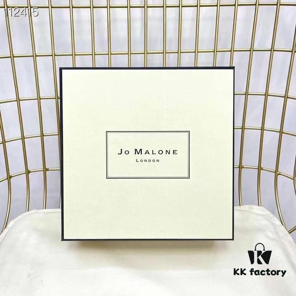 Jo Malone Bath & Body Set of Two! Includes Gift Bag. Contains: English Pear & Freesia Body Lotion 250ml, Bluebell Shower Gel 250ml