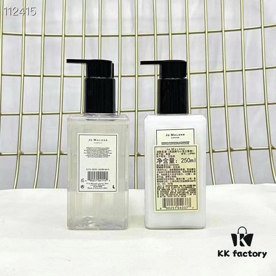 Jo Malone Bath & Body Set of Two! Includes Gift Bag. Contains: English Pear & Freesia Body Lotion 250ml, Bluebell Shower Gel 250ml
