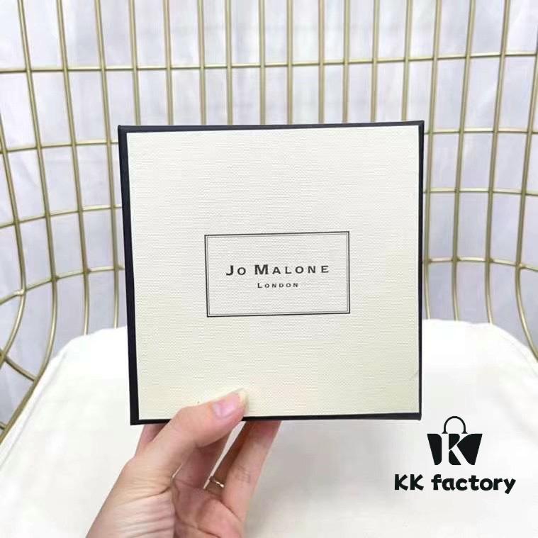 JoMalone London English Pear & Freesia Glittering Shimmer Body Powder - Limited Edition 2020 Christmas Collection