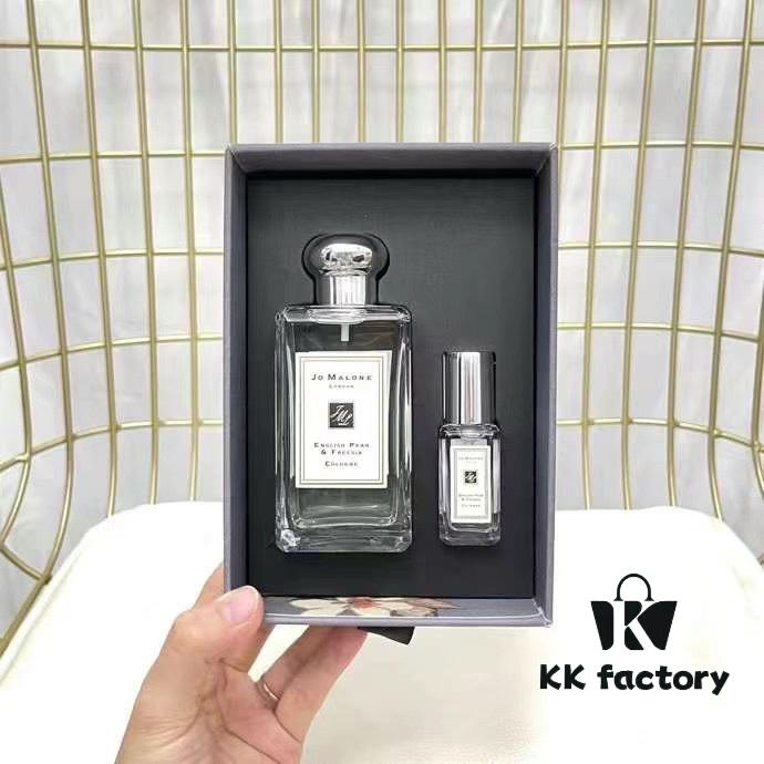 Jo Malone Perfume Full-Size and Sample Set! 100ml + 9ml. Scents: English Pear, Bluebell, Sea Salt, Blackberry