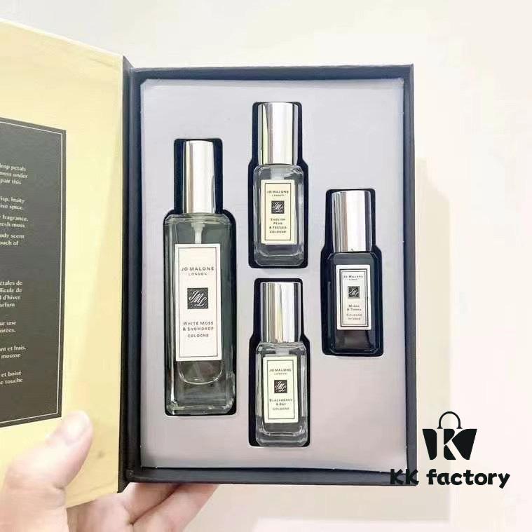 Jo Malone London Perfume Gift Set Four-Piece with Gift Bag, including: 30ML White Moss & Snowbell, Mini English Pear & Freesia 9ML, Blackberry & Bay Leaf 9ML, Myrrh & Tonka 9ML