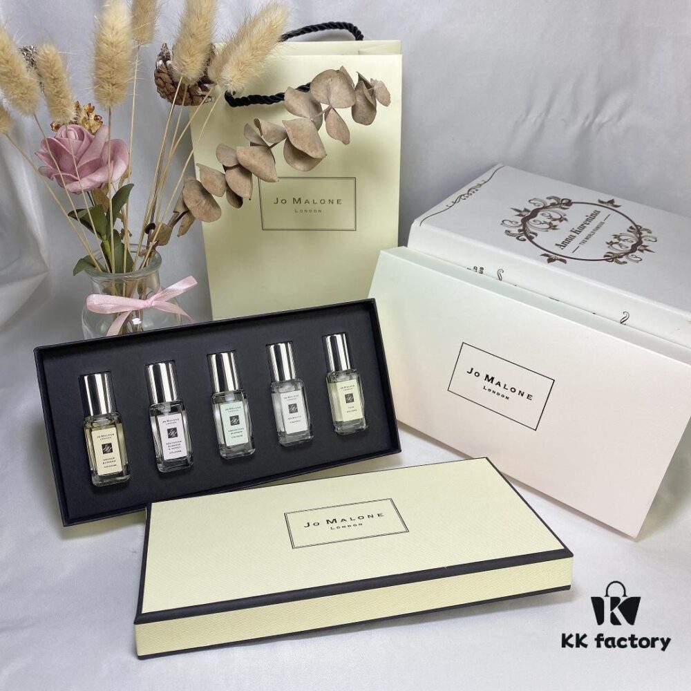 Jo Malone London The Blossoms Limited Edition Flowering Fragrance Compact Gift Set, Bloom Season Collection 5-Piece Perfume Set 5×9ml with Spray Nozzles