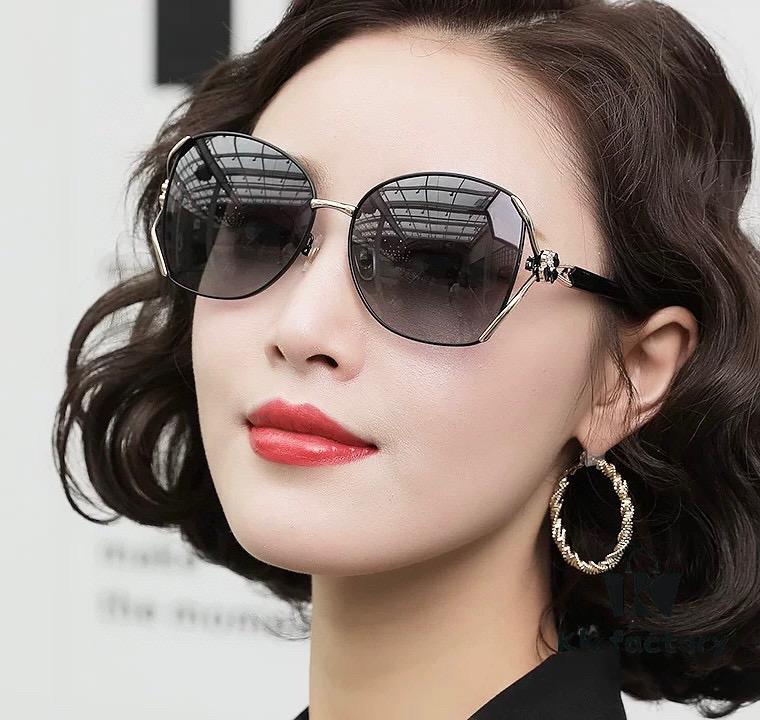 CHANEL 2025 New Camellia Trendy Fashion Round Frame Sunglasses Comfortable Wear Influencer Style Shades Model: CH9803