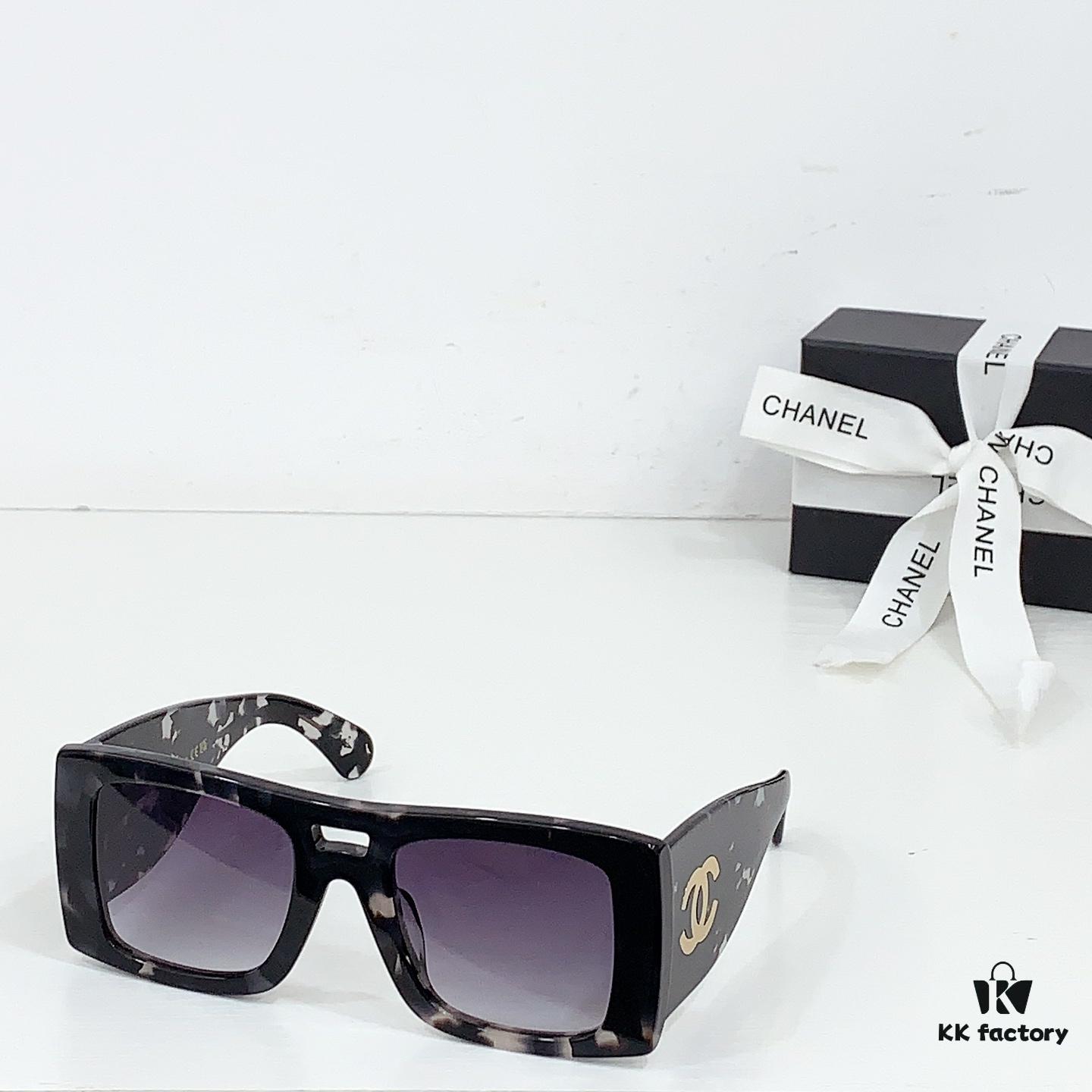 135 CHANEL Sunglasses