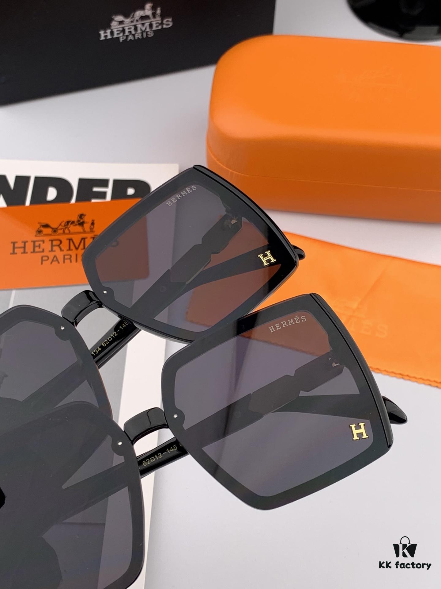 New CHANEL Sunglasses CH3600