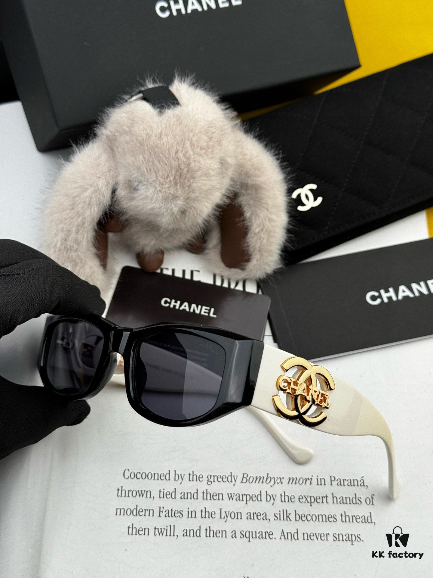Chanel Oversized Square Sunglasses, Classic Square Frame Design, Universal Fit for All Face Shapes, Polarized UV-Protective Lenses, Ideal with Coats or Dresses, Model: CH9231