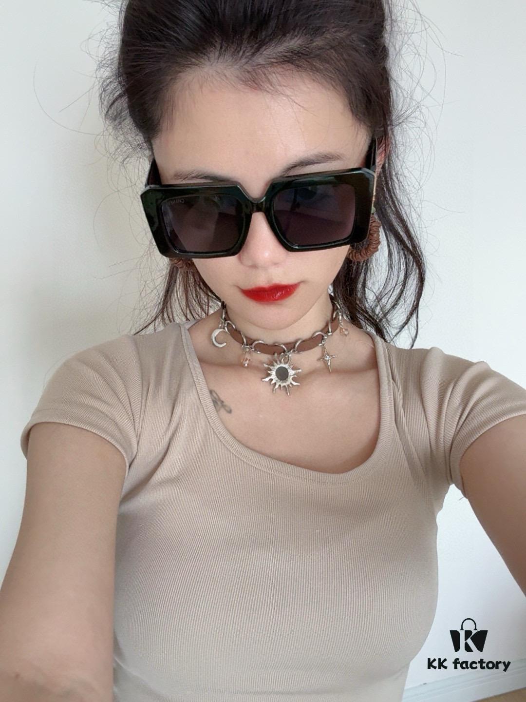 Chanel Oversized Square Sunglasses Classic Design, Universal Fit for All Face Shapes, Polarized UV-Protective Lenses, Ideal with Coats or Dresses, Model: CH5232