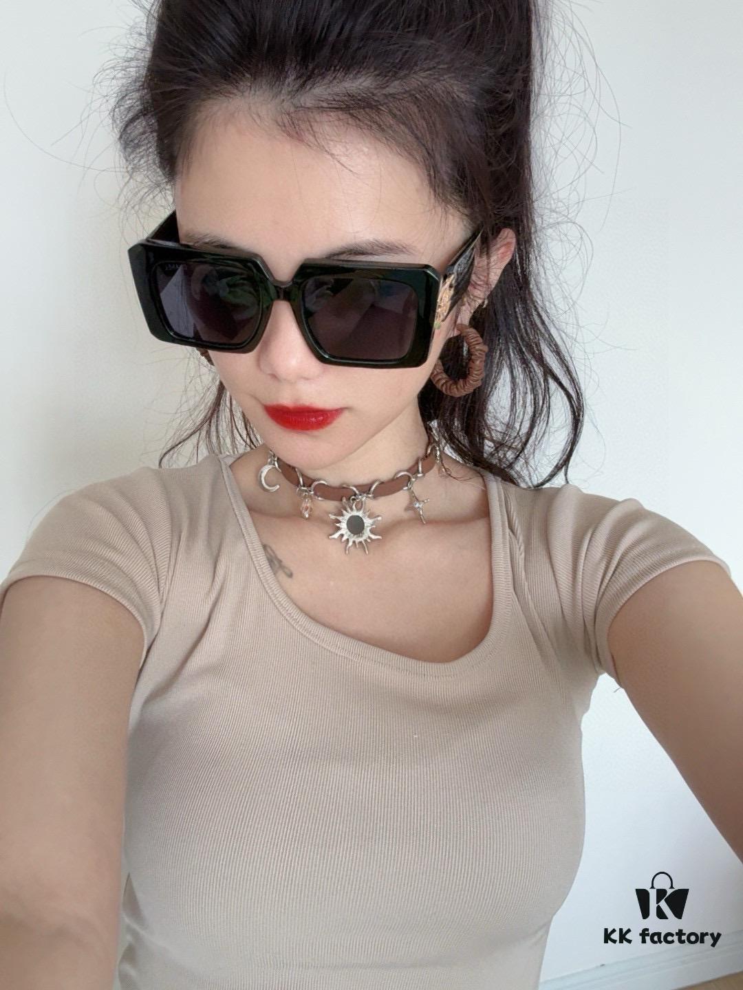 Chanel Oversized Square Sunglasses Classic Design, Universal Fit for All Face Shapes, Polarized UV-Protective Lenses, Ideal with Coats or Dresses, Model: CH5232