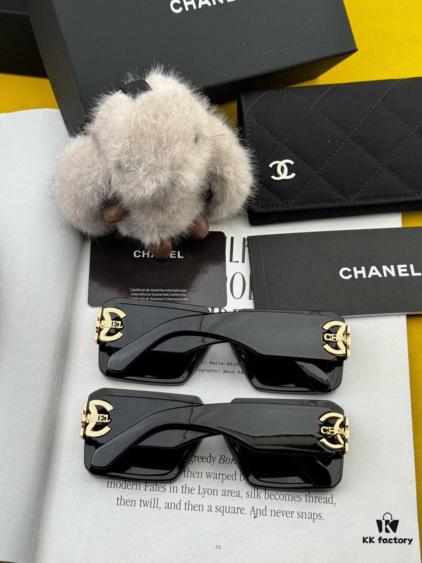 Chanel Oversized Square Sunglasses Classic Design, Universal Fit for All Face Shapes, Polarized UV-Protective Lenses, Ideal with Coats or Dresses, Model: CH5232