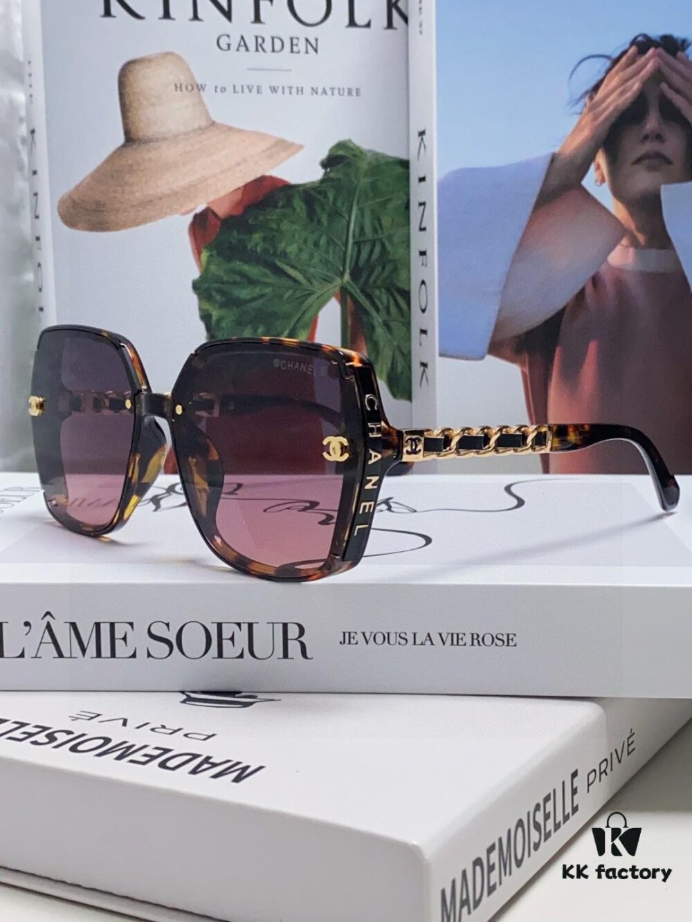 Chanel New Arrival Sunglasses from Europe and the US, Popular Unisex Designer Shades, Trendy Style with Leather Chain, Suitable for Travel and Driving