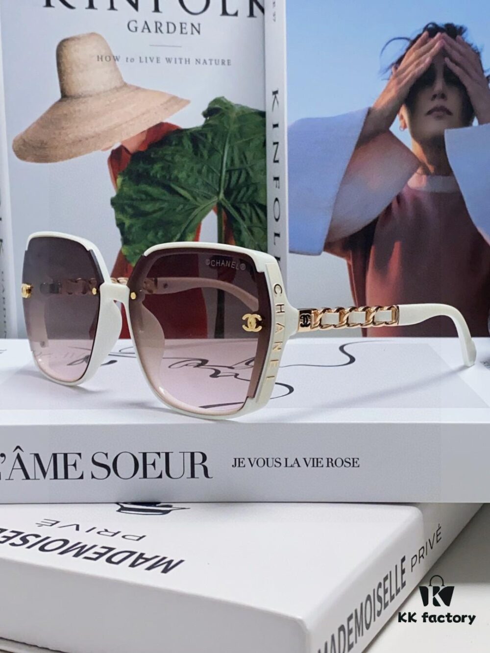 Chanel New Arrival Unisex Sunglasses from Europe and the US, Popular C-Brand Sun Protection Glasses with Leather Chain, Stylish Design for Travel and Driving