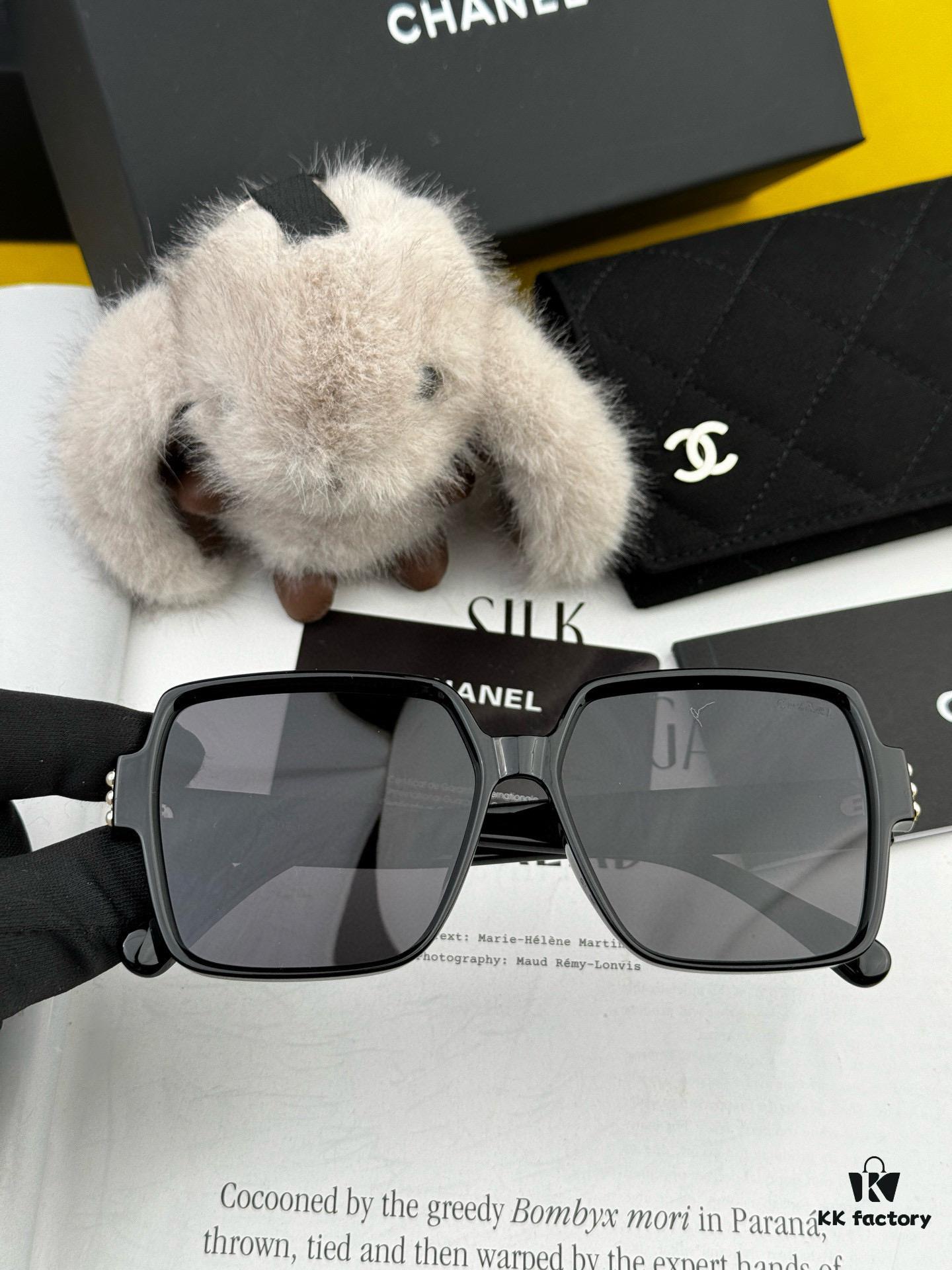 CHANEL 2025 New Arrival Trendy Fashion Square Frame Sunglasses, Comfortable Fit, Influencer-Approved Women's HD Thick Polarized Sunglasses 🕶️ High-Quality TR Frame ♥️♥️ Model CH8250
