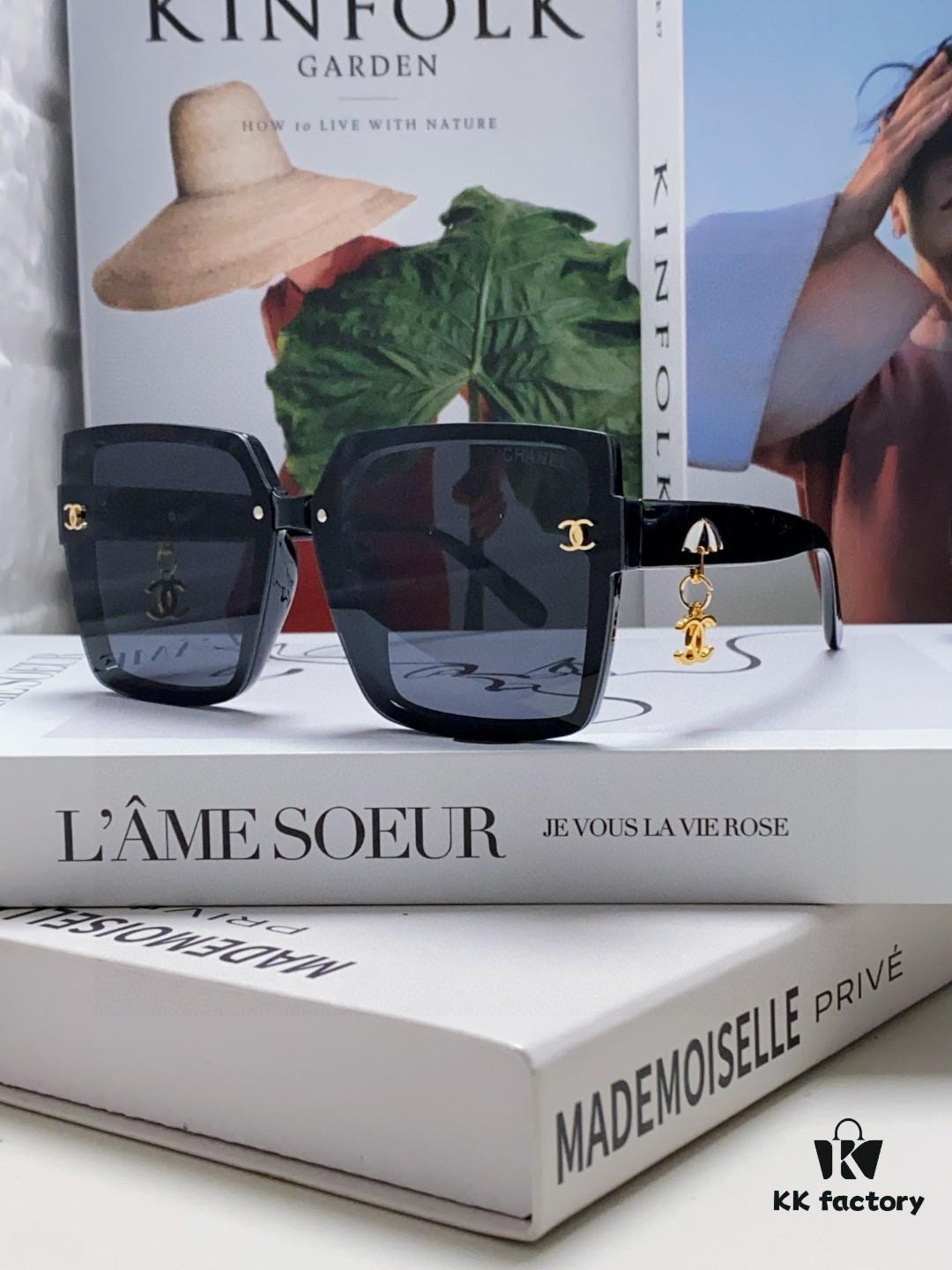 Chanel 2025 New Arrival Fashion Sunglasses, Stylish Oversized Gradient Lens Sun Glasses with UV Protection, Compact Design to Flatter Face Shape, Raincoat Charm Pendant