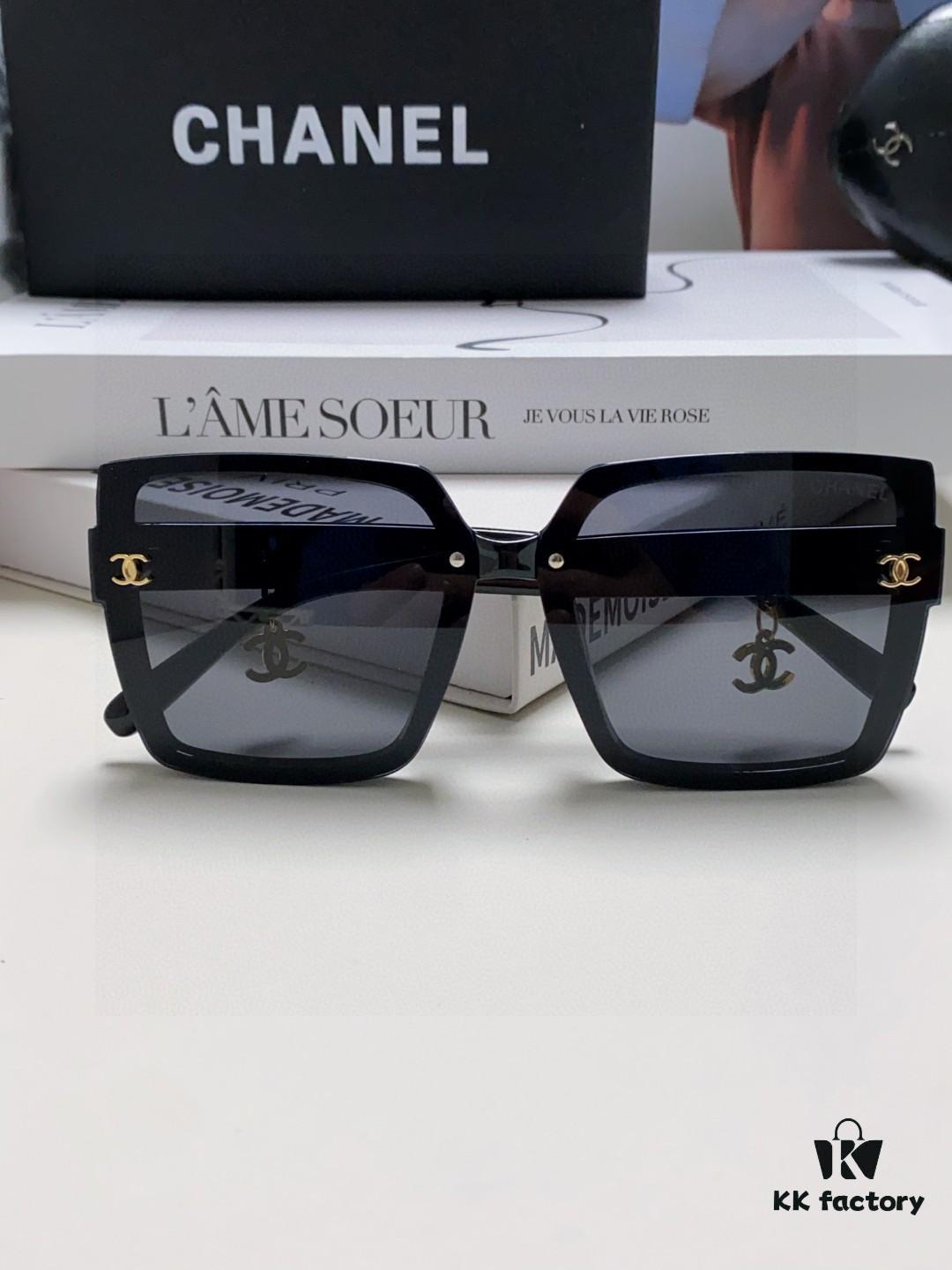 Chanel 2025 New Arrival Fashion Sunglasses, Stylish Oversized Gradient Lens Sun Glasses with UV Protection, Compact Design to Flatter Face Shape, Raincoat Charm Pendant