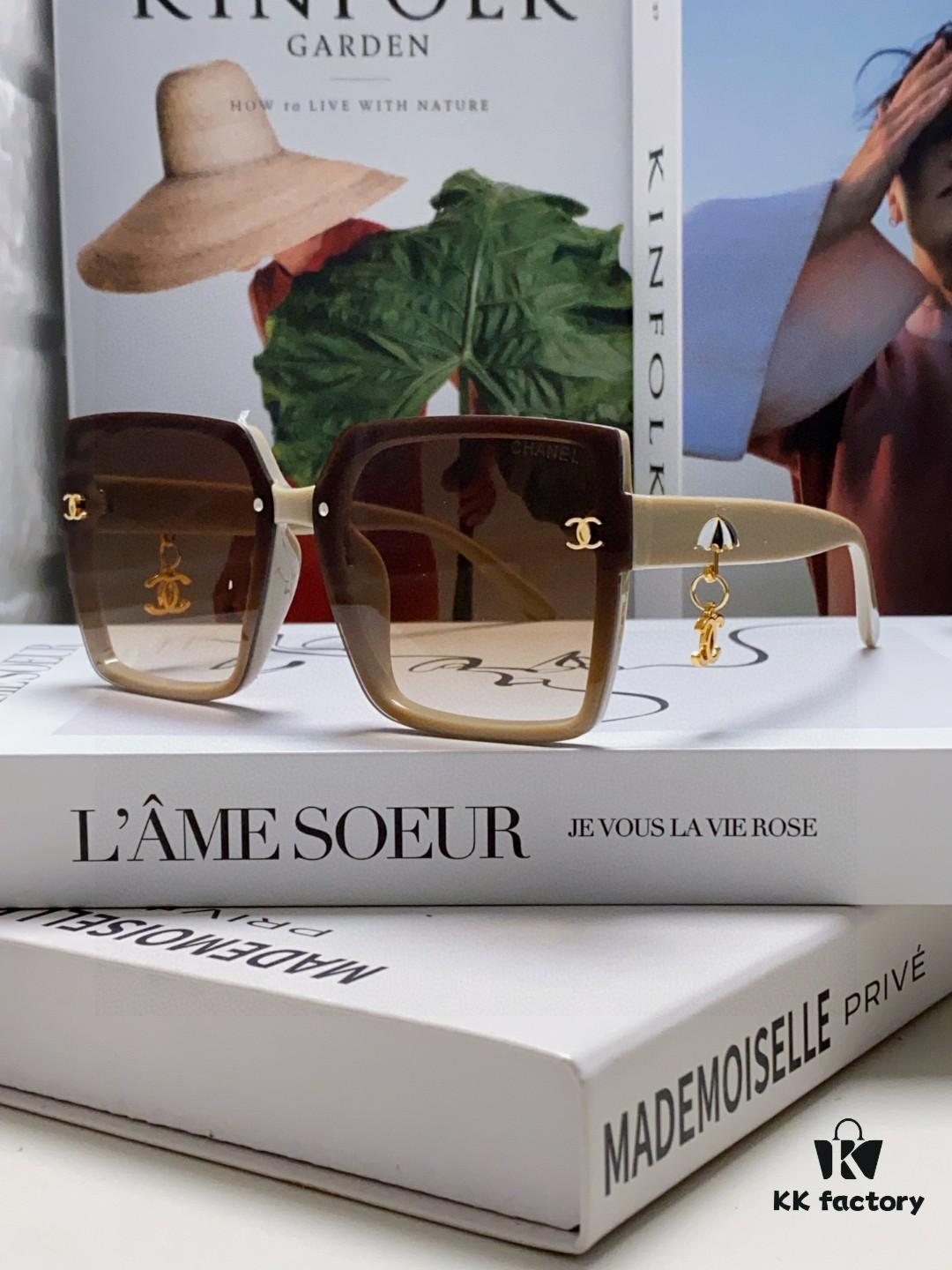 Chanel 2025 New Arrival Fashion Sunglasses, Stylish Oversized Gradient Lens Sunglasses with UV Protection, Slimming Design, Elegant 'Little Chanel' Style with Umbrella Pendant