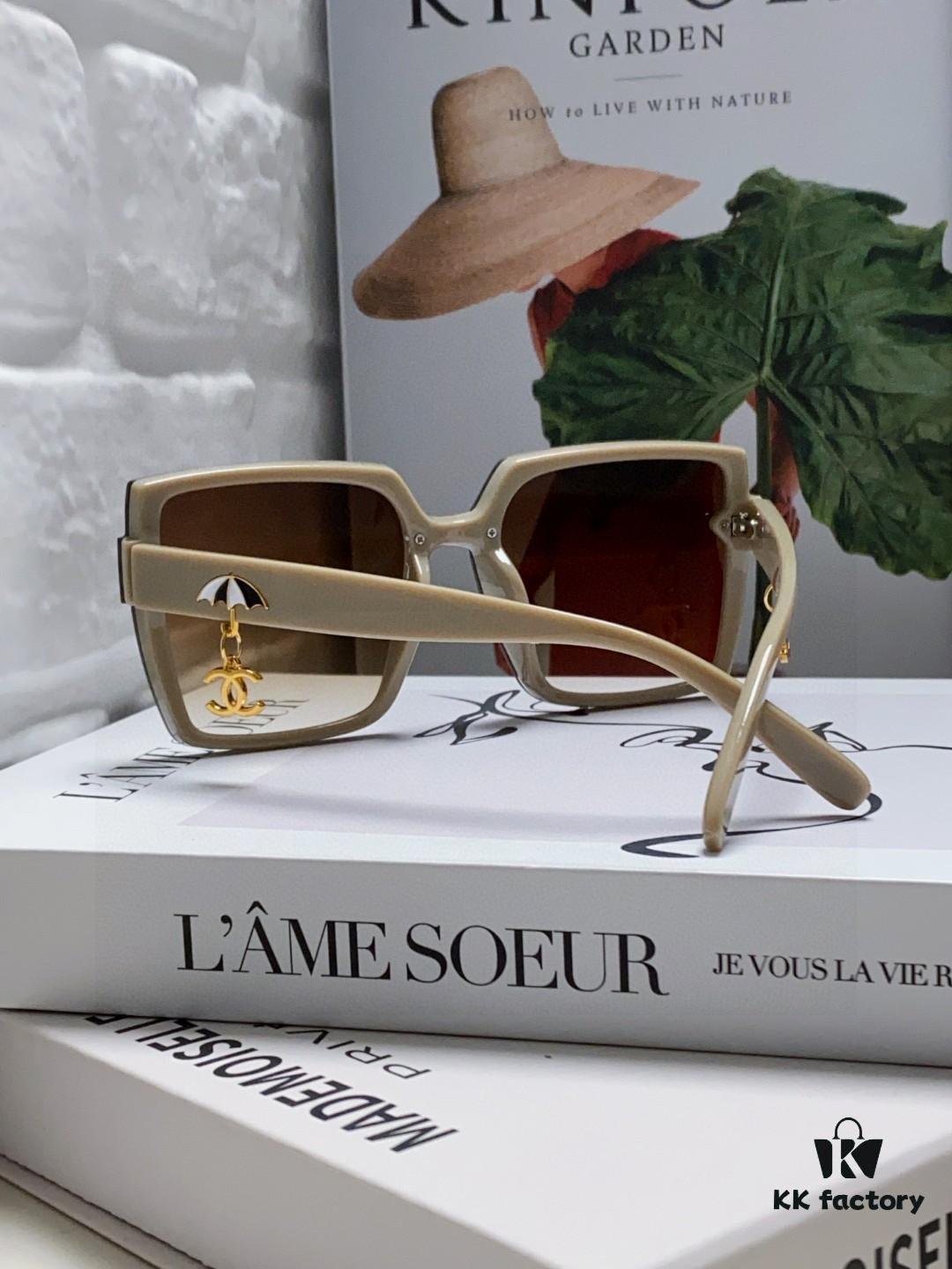 Chanel 2025 New Arrival Fashion Sunglasses, Stylish Oversized Gradient Lens Sunglasses with UV Protection, Slimming Design, Elegant 'Little Chanel' Style with Umbrella Pendant