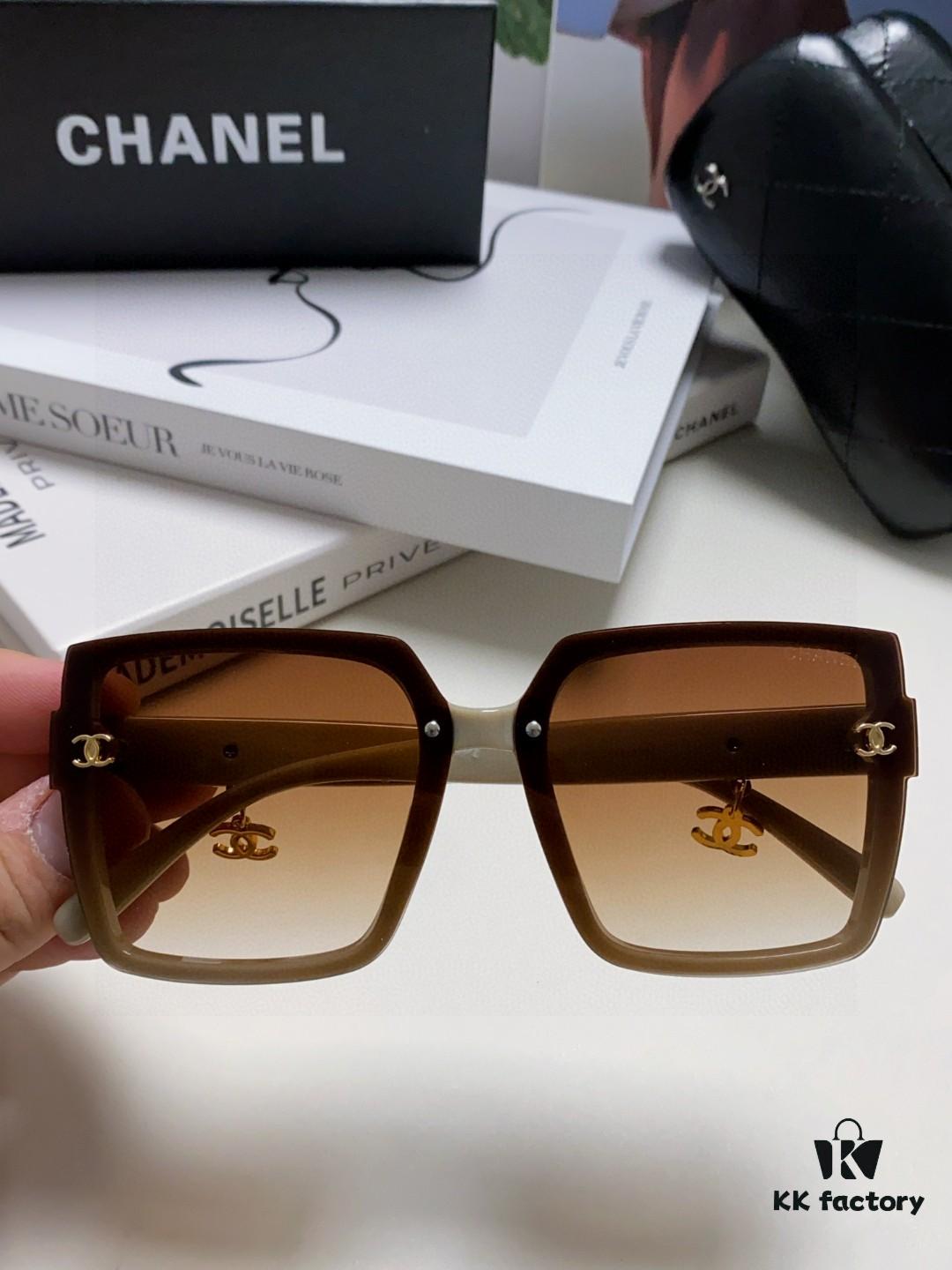 Chanel 2025 New Arrival Fashion Sunglasses, Stylish Oversized Gradient Lens Sunglasses with UV Protection, Slimming Design, Elegant 'Little Chanel' Style with Umbrella Pendant