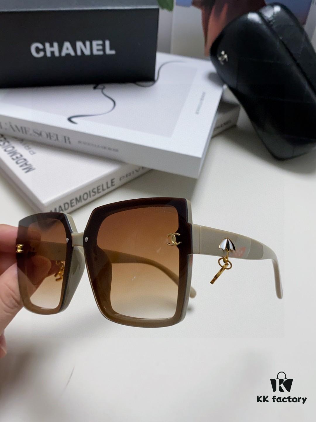 Chanel 2025 New Arrival Fashion Sunglasses, Stylish Oversized Gradient Lens Sunglasses with UV Protection, Slimming Design, Elegant 'Little Chanel' Style with Umbrella Pendant