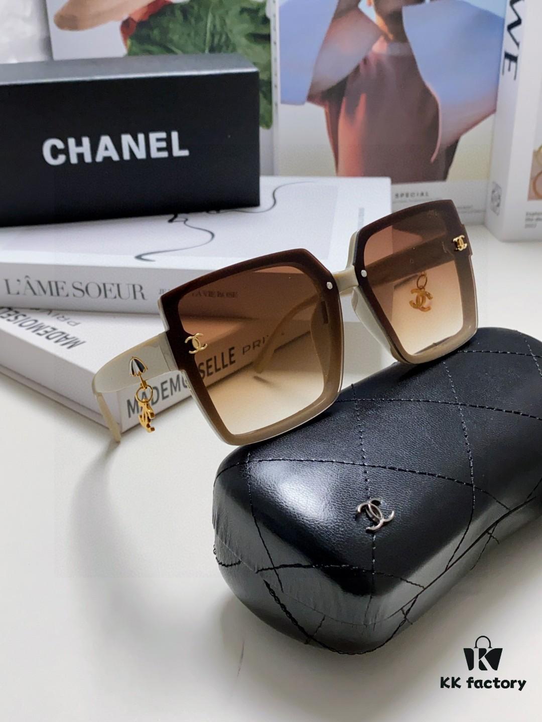 Chanel 2025 New Arrival Fashion Sunglasses, Stylish Oversized Gradient Lens Sunglasses with UV Protection, Slimming Design, Elegant 'Little Chanel' Style with Umbrella Pendant