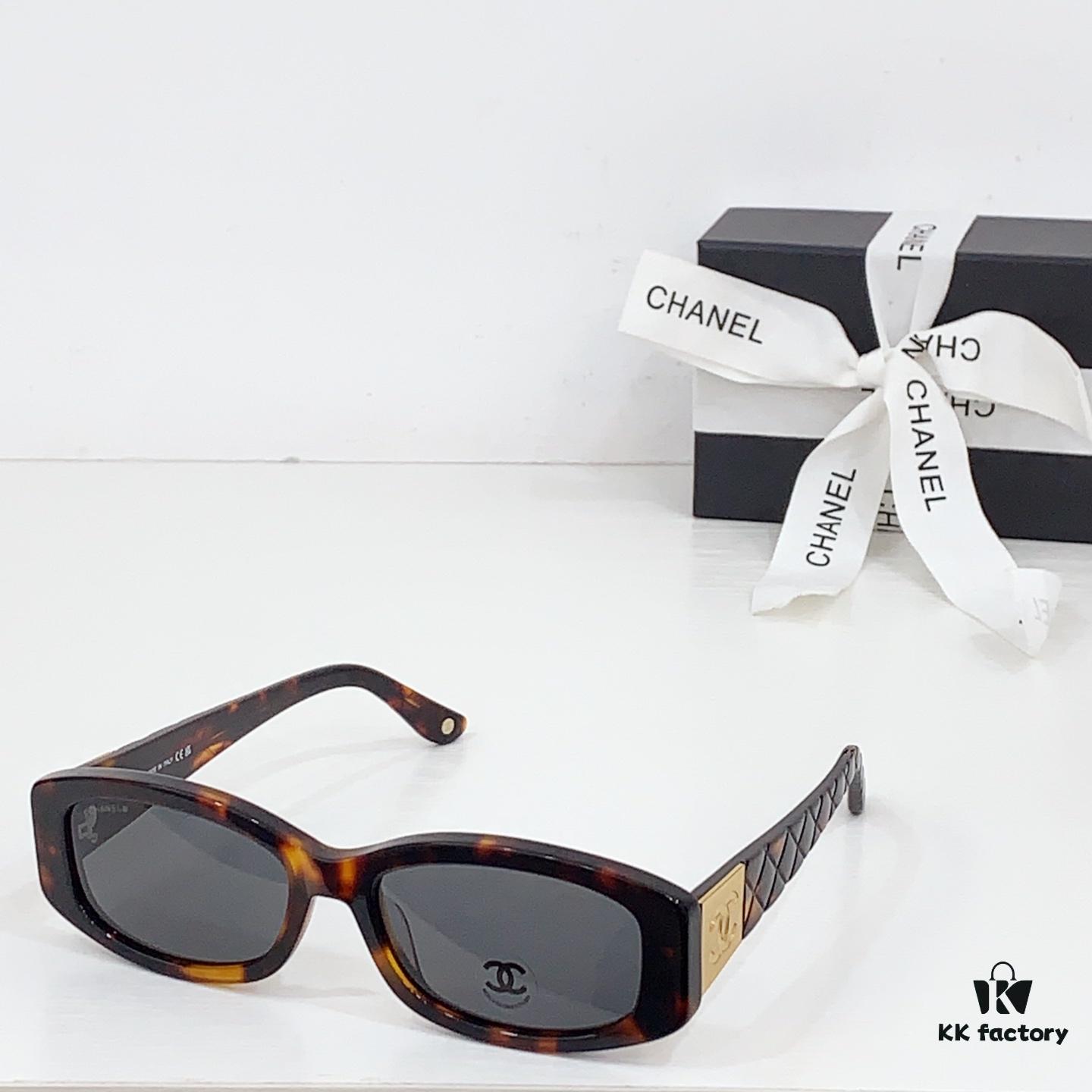 150 CHANEL, Frosted Metal Hardware for Enhanced Texture, MODEL: C74573S, SIZE: 52-18-145