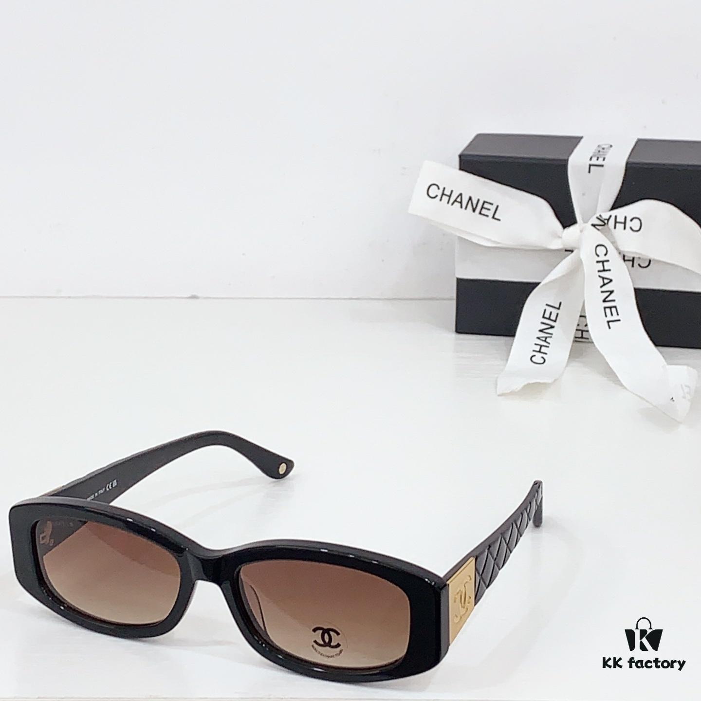 150 CHANEL, Frosted Metal Hardware for Enhanced Texture, MODEL: C74573S, SIZE: 52-18-145