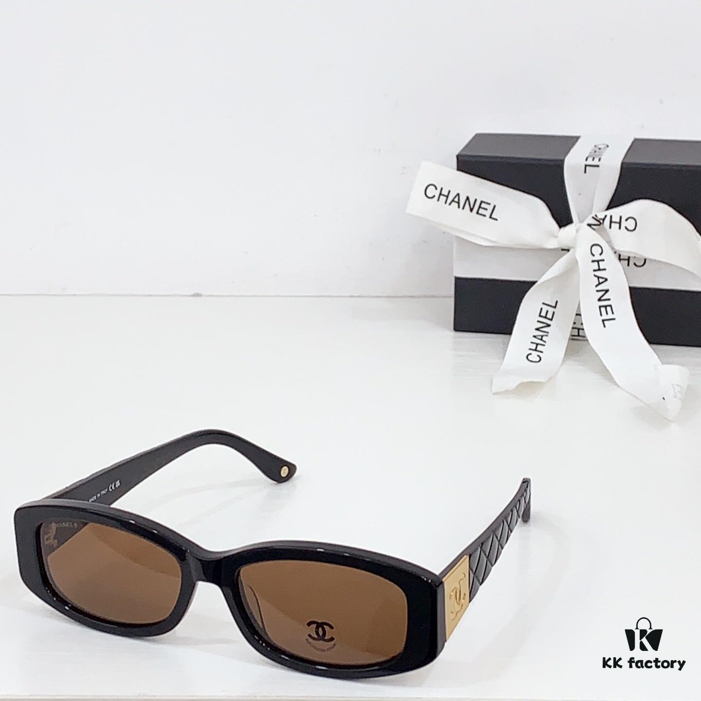 150 CHANEL, Frosted Metal Hardware for Enhanced Texture, MODEL: C74573S, SIZE: 52-18-145