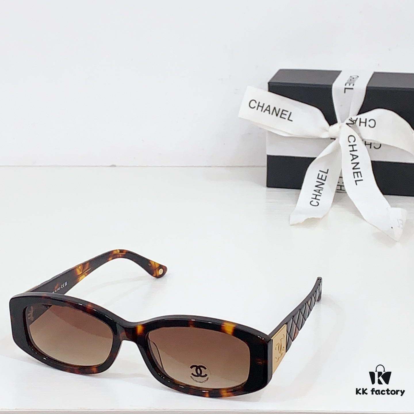 150 CHANEL, Frosted Metal Hardware for Enhanced Texture, MODEL: C74573S, SIZE: 52-18-145