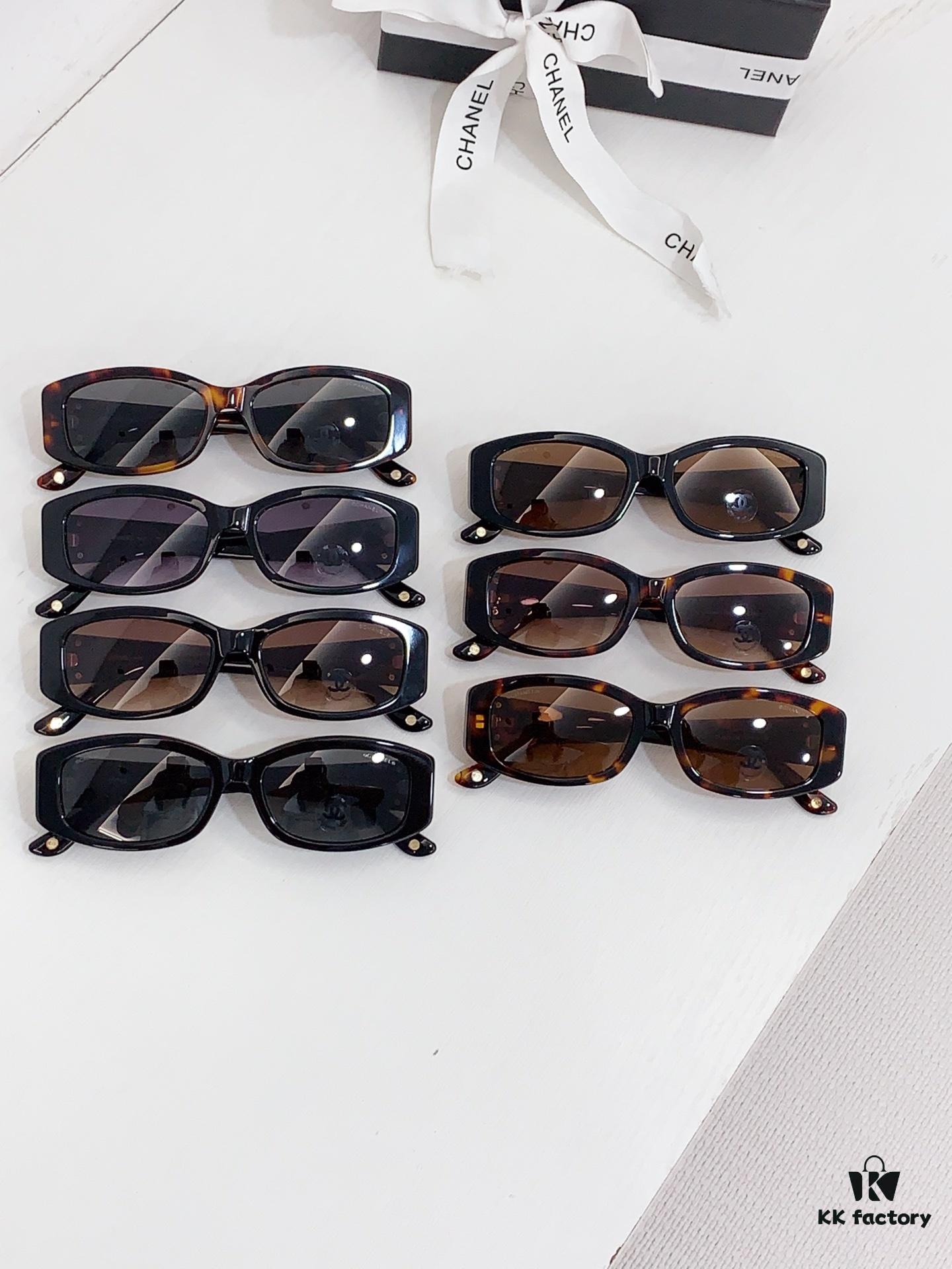 150 CHANEL, Frosted Metal Hardware for Enhanced Texture, MODEL: C74573S, SIZE: 52-18-145