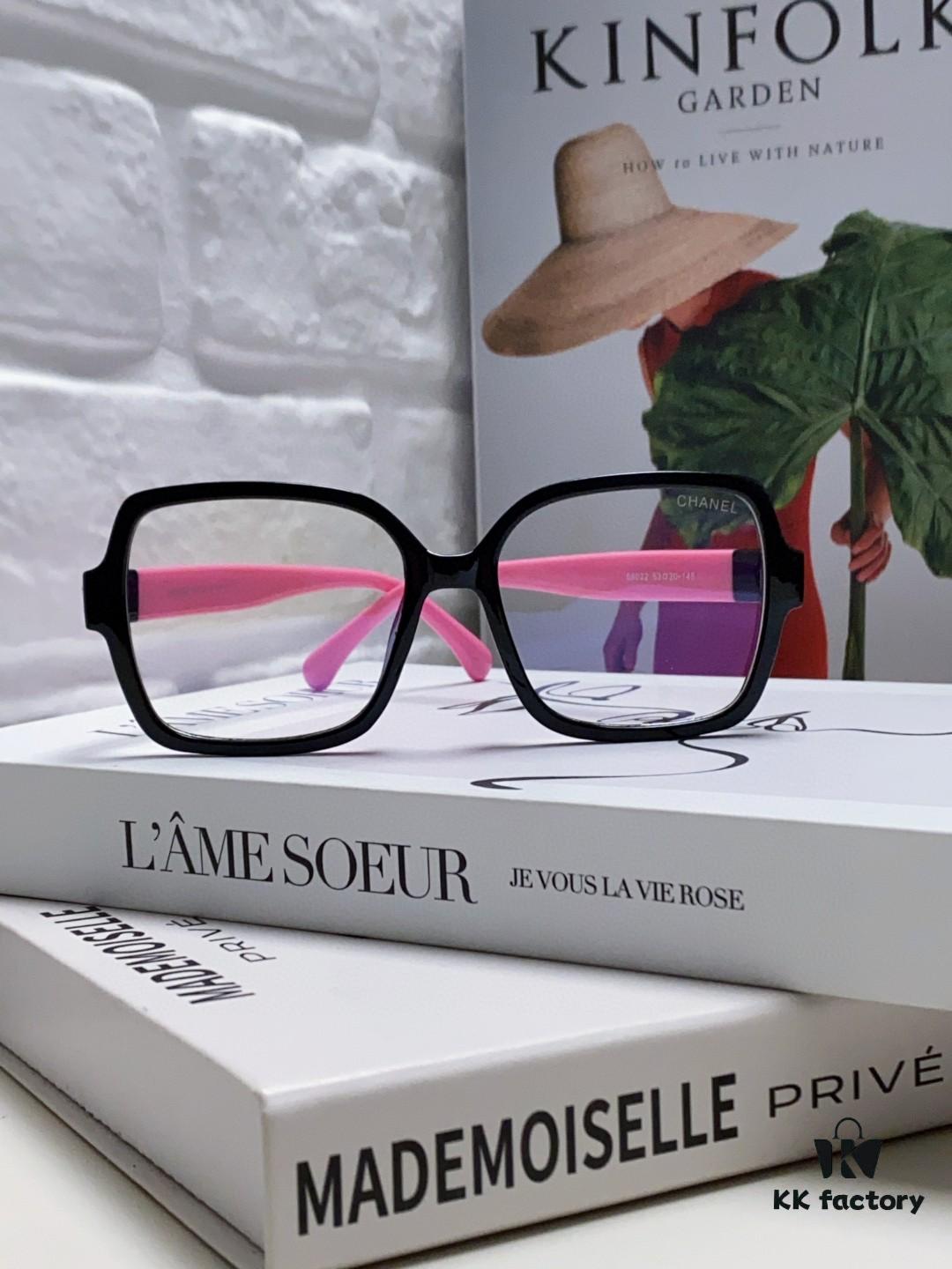 Chanel Small Logo Eyeglass Frame, Panda Color, Suitable for Daily Wear with or without Prescription Lenses, Stylish and Face-Framing Design