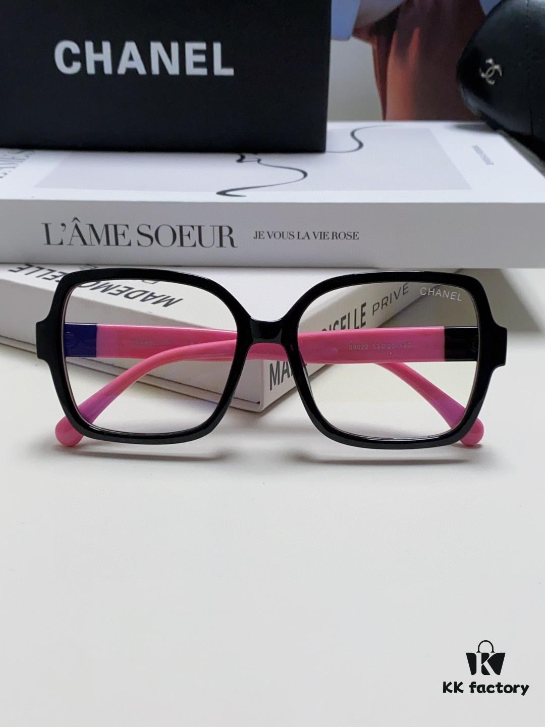 Chanel Small Logo Eyeglass Frame, Panda Color, Suitable for Daily Wear with or without Prescription Lenses, Stylish and Face-Framing Design