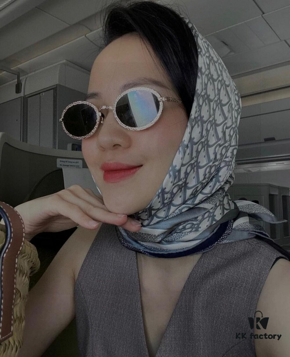 Chanel 2025 New Arrival Women's Oval Sunglasses, French Vintage Style, Flattering for Round Faces, Slim Frame with Sparkling Metal Trim, Elegant European Design