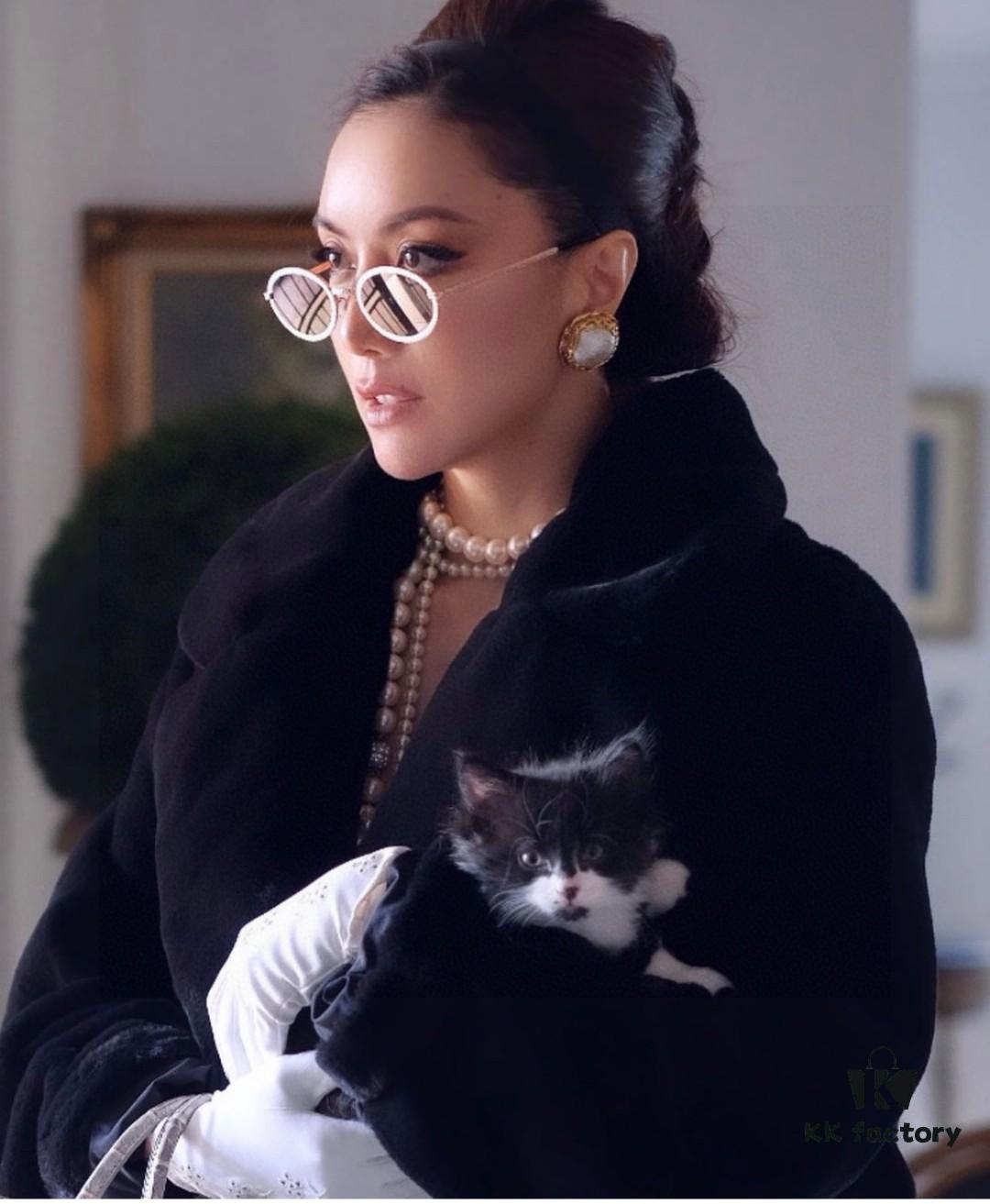 Chanel 2025 New Arrival Women's Oval Sunglasses, French Vintage Style, Flattering for Round Faces, Slim Metallic Frame, Elegant and Trendy