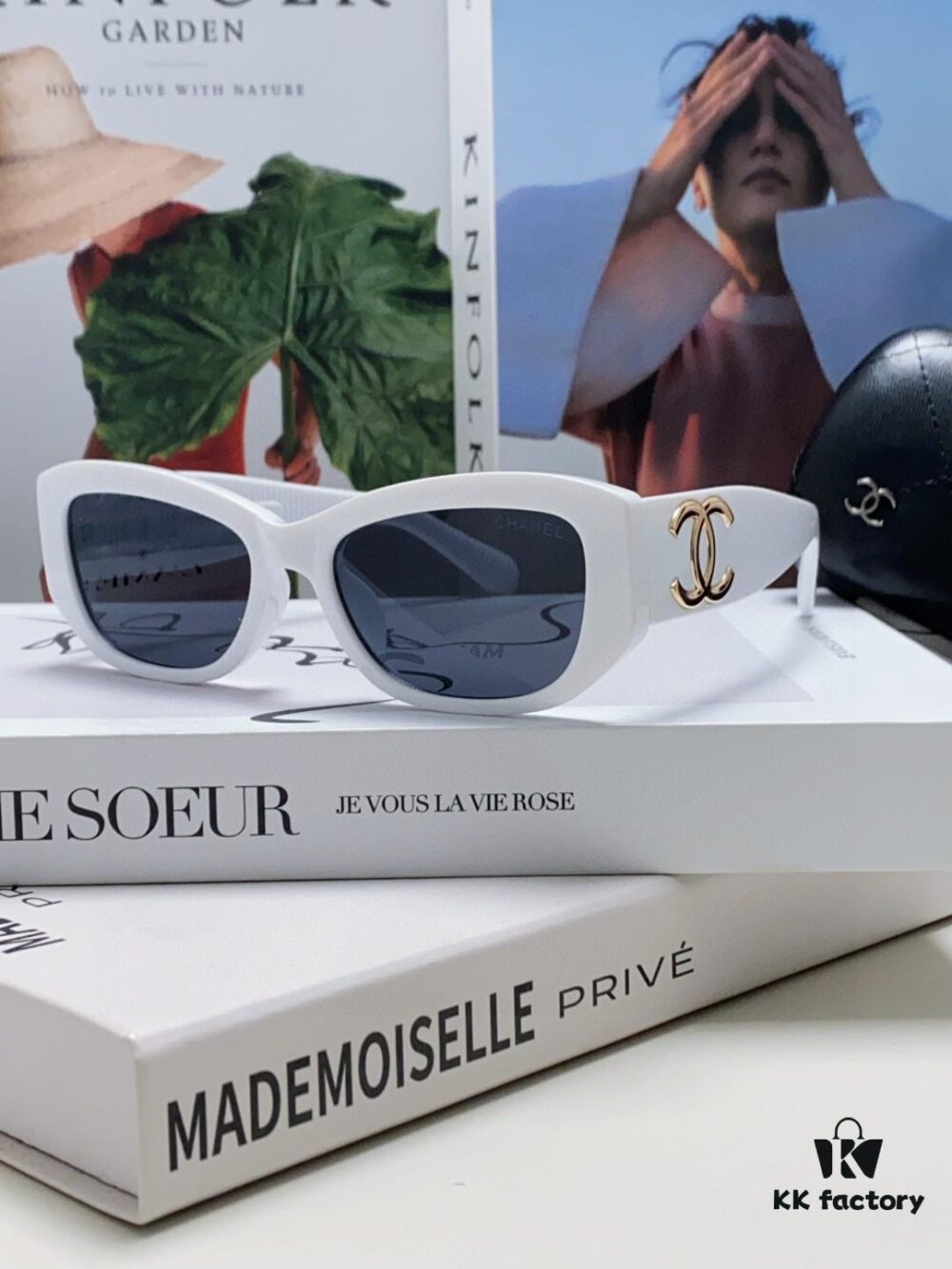 Chanel 2025 New Arrival ⭐ Xiaohongshu Popular Bestseller Double CH Interlocking Logo Sunglasses for Women, Premium Style