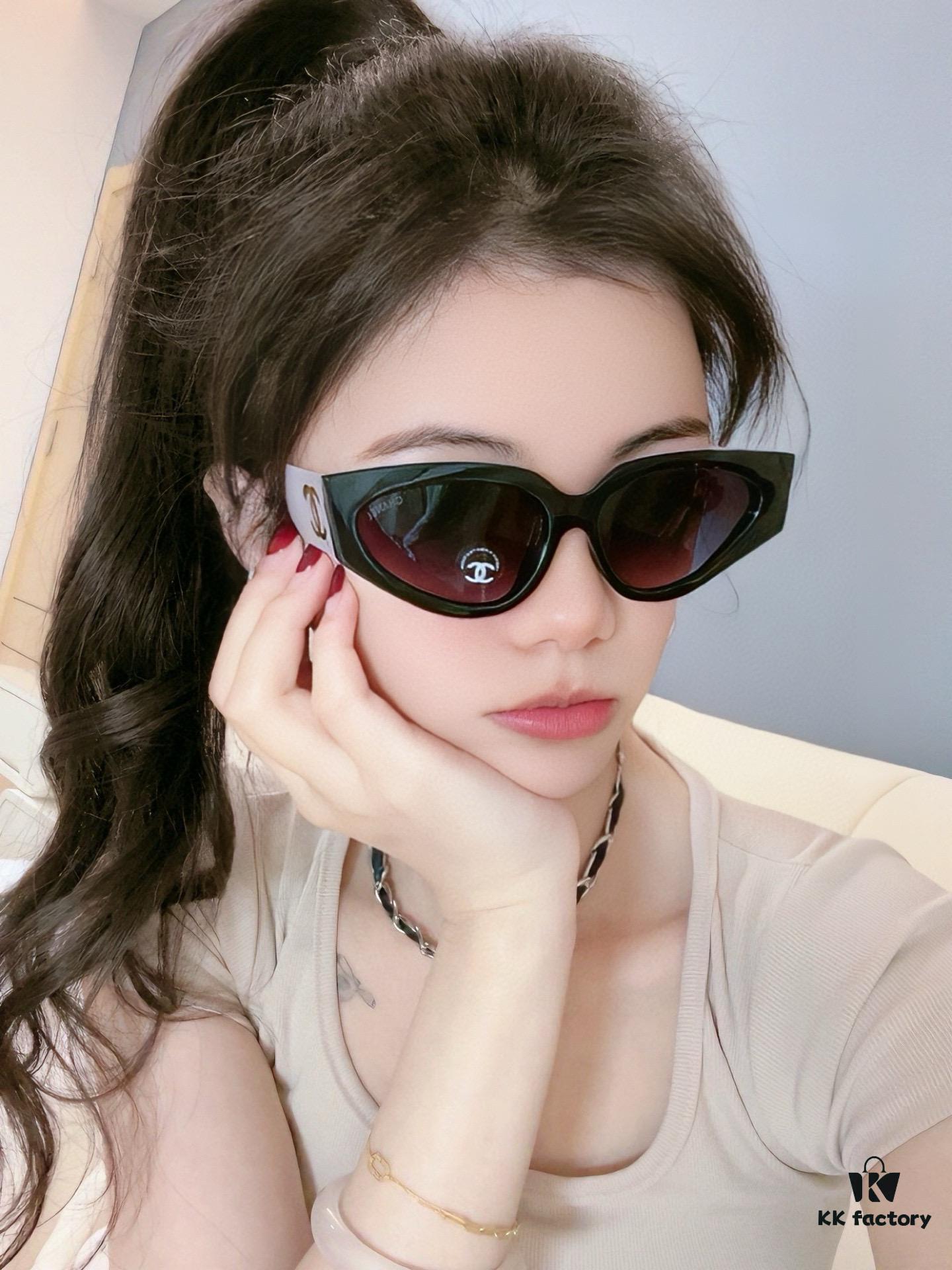 Chanel Sunglasses Classic Small Frame Design UV Protection Model CH55800