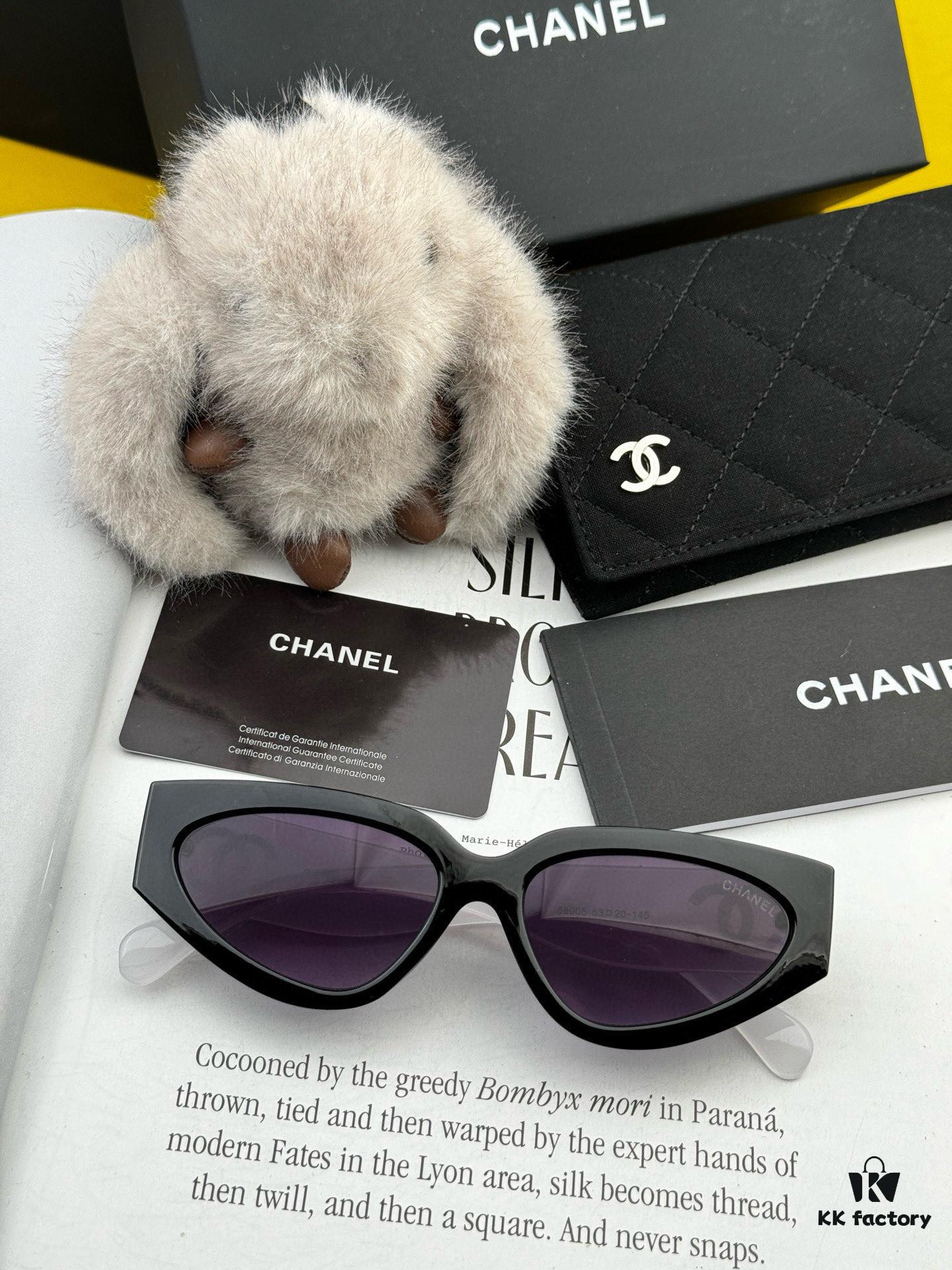 Chanel Sunglasses Classic Small Frame Design UV Protection Model CH55800