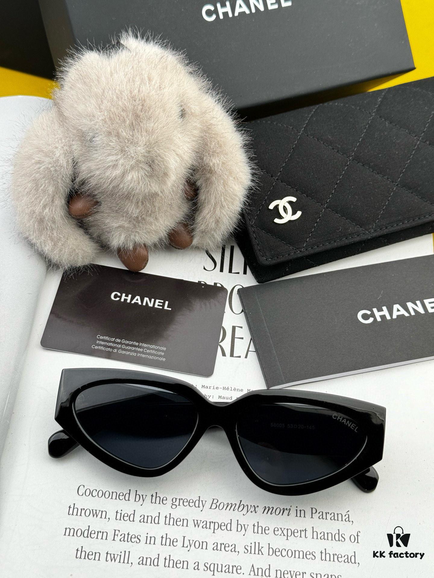 Chanel Sunglasses Classic Small Frame Design UV Protection Model CH55800