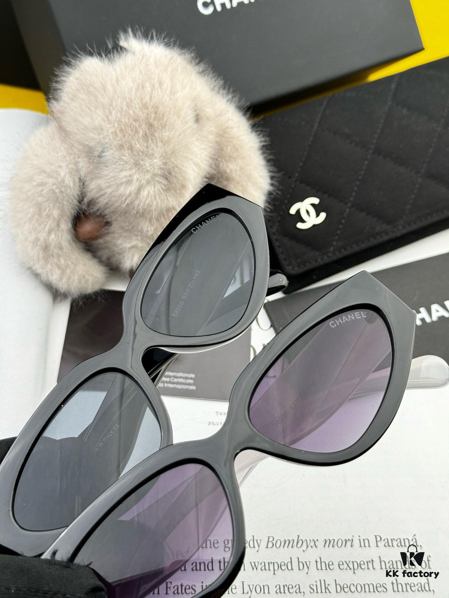Chanel Sunglasses Classic Small Frame Design UV Protection Model CH55800
