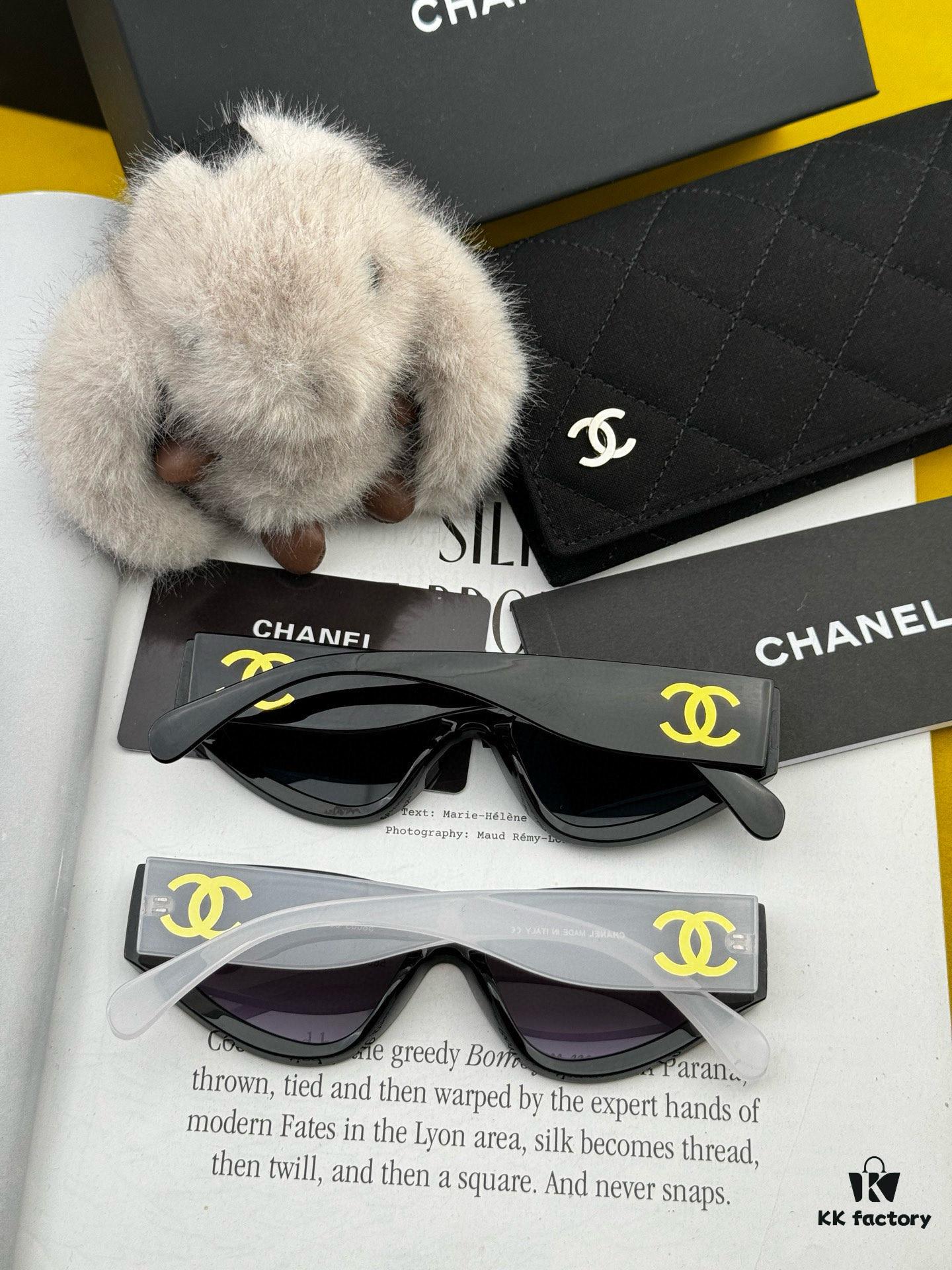 Chanel Sunglasses Classic Small Frame Design UV Protection Model CH55800