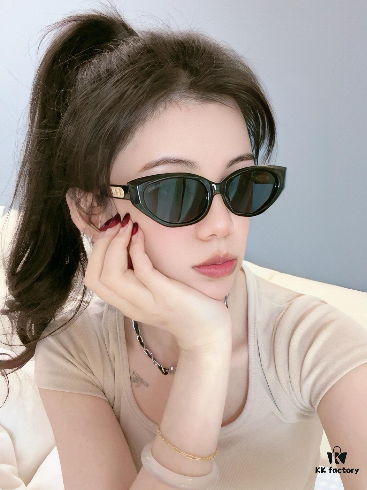 Chanel Sunglasses Classic Small Frame Design UV Protection Model CH95802
