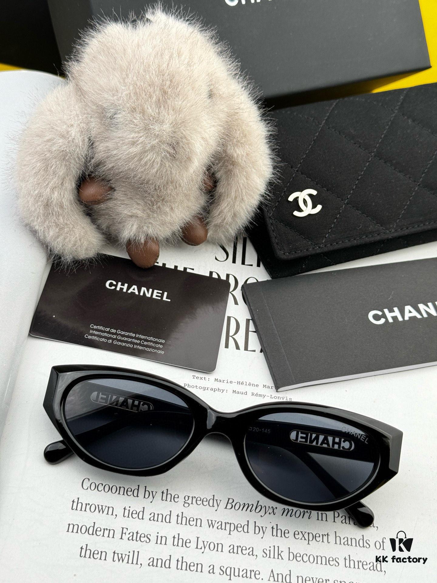 Chanel Sunglasses Classic Small Frame Design UV Protection Model CH95802