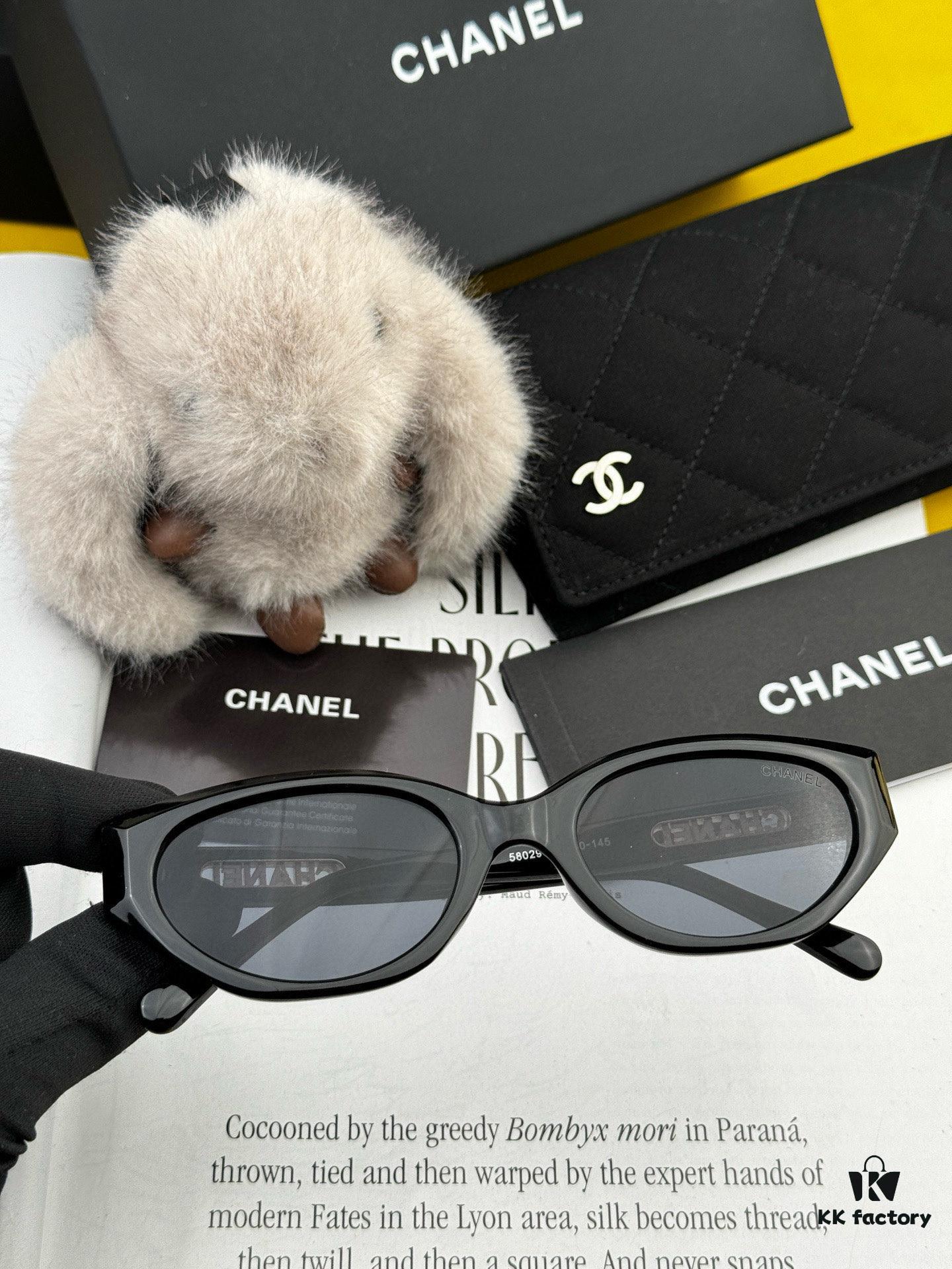 Chanel Sunglasses Classic Small Frame Design UV Protection Model CH95802