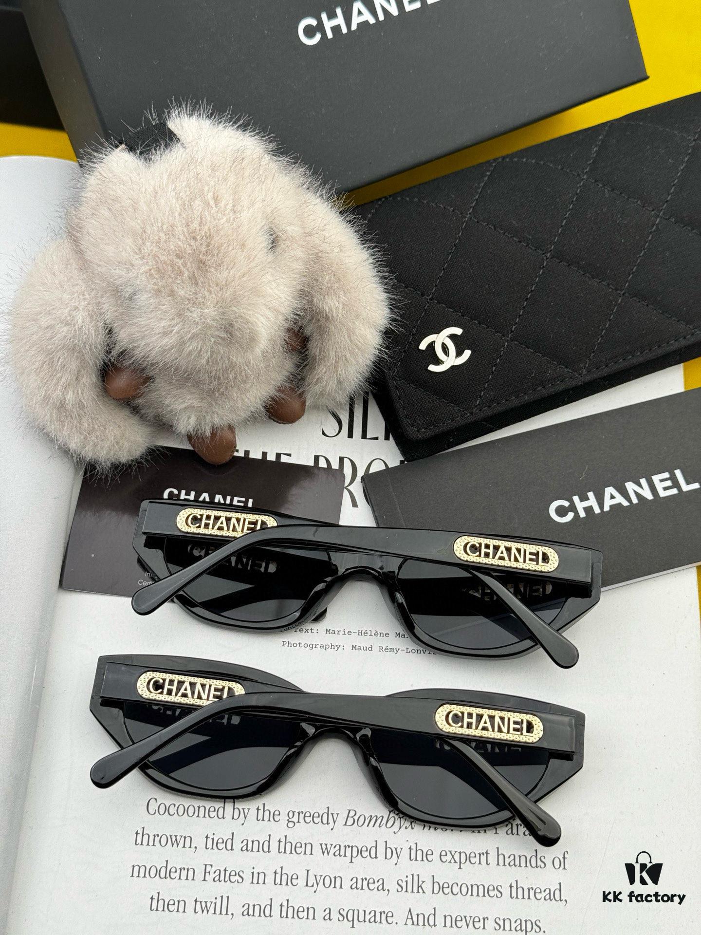 Chanel Sunglasses Classic Small Frame Design UV Protection Model CH95802